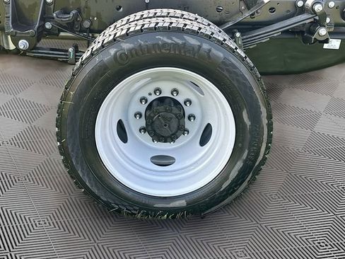 New 2025 Ford F550 4x4 Regular Cab Super Duty image 15