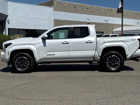 Used 2026 Toyota Tacoma TRD Sport AWD/4WD image 9
