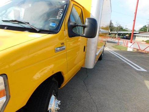 Used 2022 Ford E-350 and Econoline 350 Super Duty RWD image 7