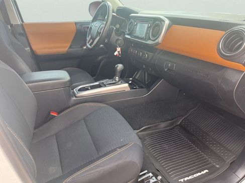 Used 2017 Toyota Tacoma SR5 w/ Tow Package image 20