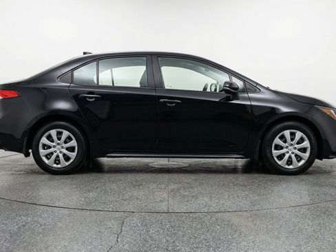 Used 2025 Toyota Corolla LE FWD image 14