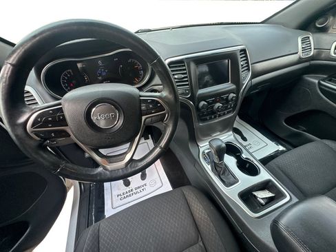 Used 2018 Jeep Grand Cherokee Laredo AWD/4WD image 30