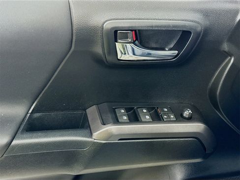 Used 2021 Toyota Tacoma TRD Sport image 15