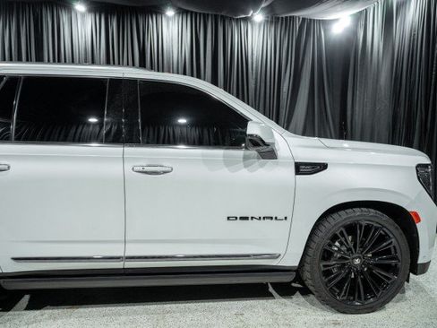 Used 2024 GMC Yukon Denali Ultimate AWD/4WD image 4