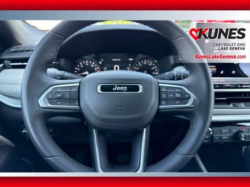 Used 2025 Jeep Compass Limited AWD/4WD image 37