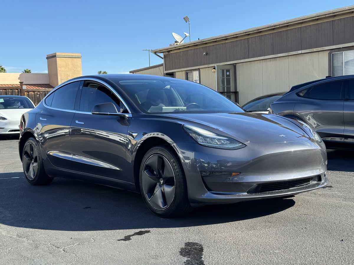 Used 2018 Tesla Model 3 RWD image 5