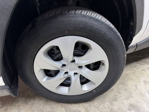 Used 2020 Toyota RAV4 LE image 28