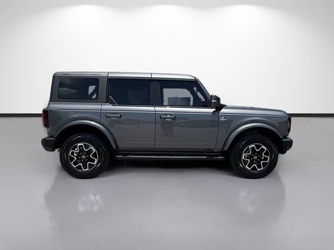 Used 2024 Ford Bronco Outer Banks AWD/4WD image 2