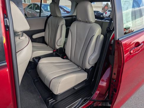 Used 2015 MAZDA MAZDA5 Grand Touring image 12