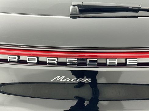 Used 2025 Porsche Macan image 35