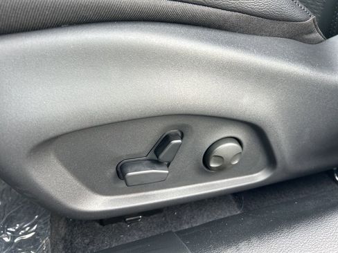 New 2025 Jeep Compass Latitude w/ Sun & Sound Group image 11