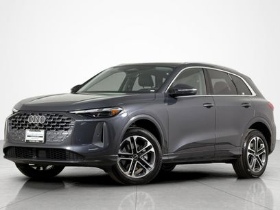 Used 2025 Audi Q5 Premium w/ Convenience Package