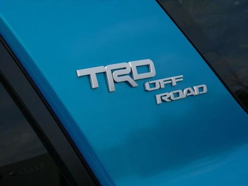 Certified 2022 Toyota 4Runner TRD Off-Road Premium AWD/4WD image 9
