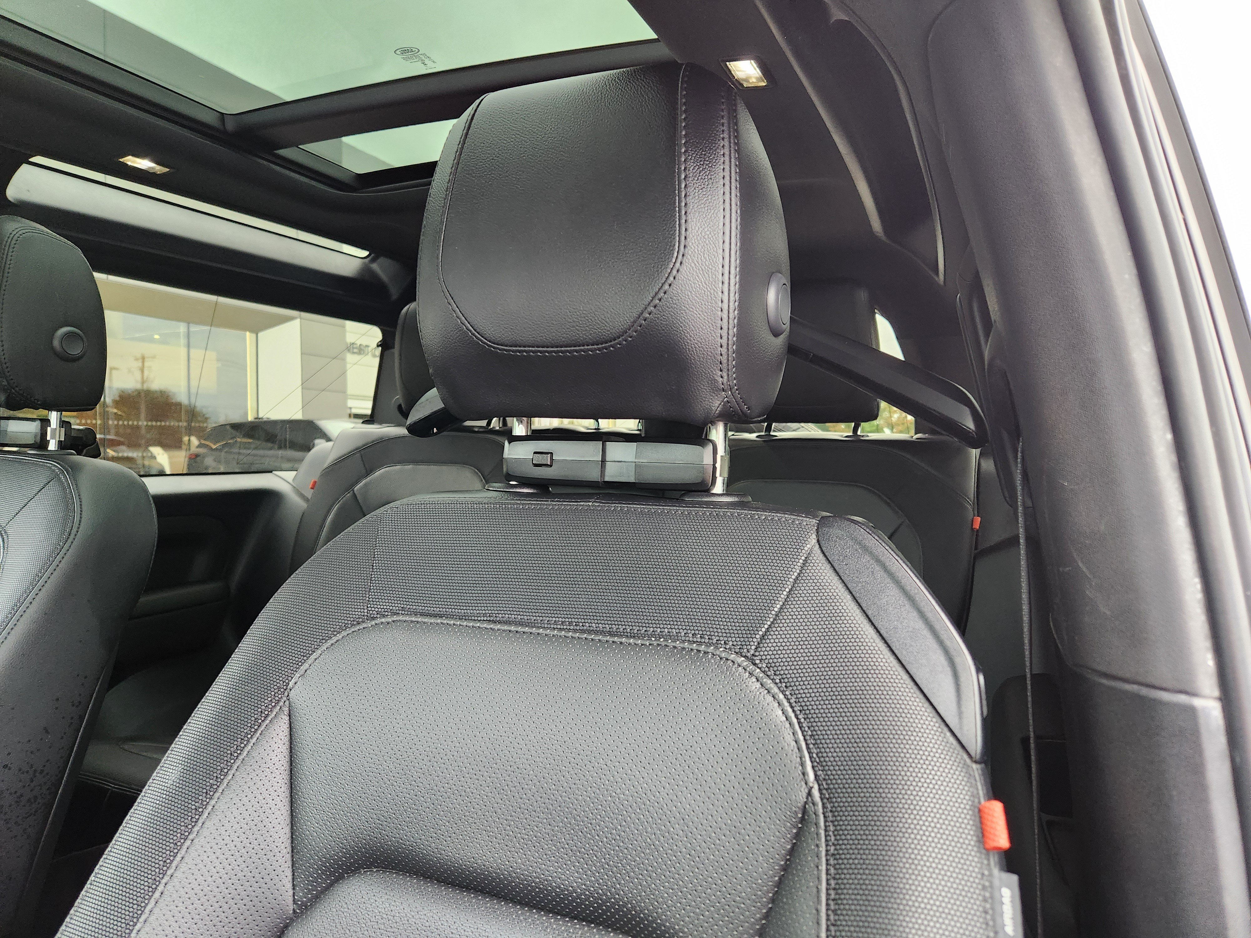 Used 2024 Land Rover Defender 90 X-Dynamic SE AWD/4WD image 11