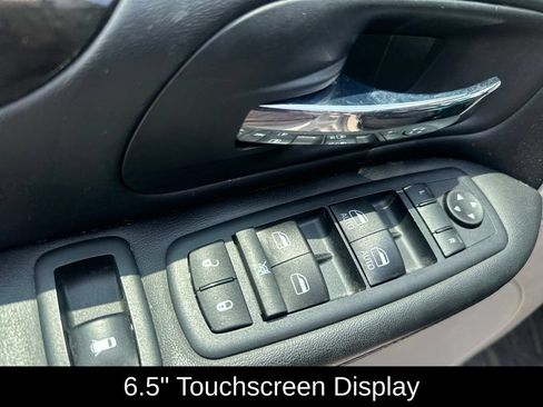 Used 2020 Dodge Grand Caravan SE FWD image 13