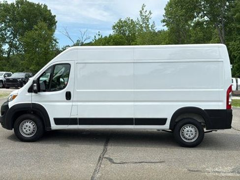 Used 2025 RAM ProMaster 2500 w/ Convenience Group FWD image 4
