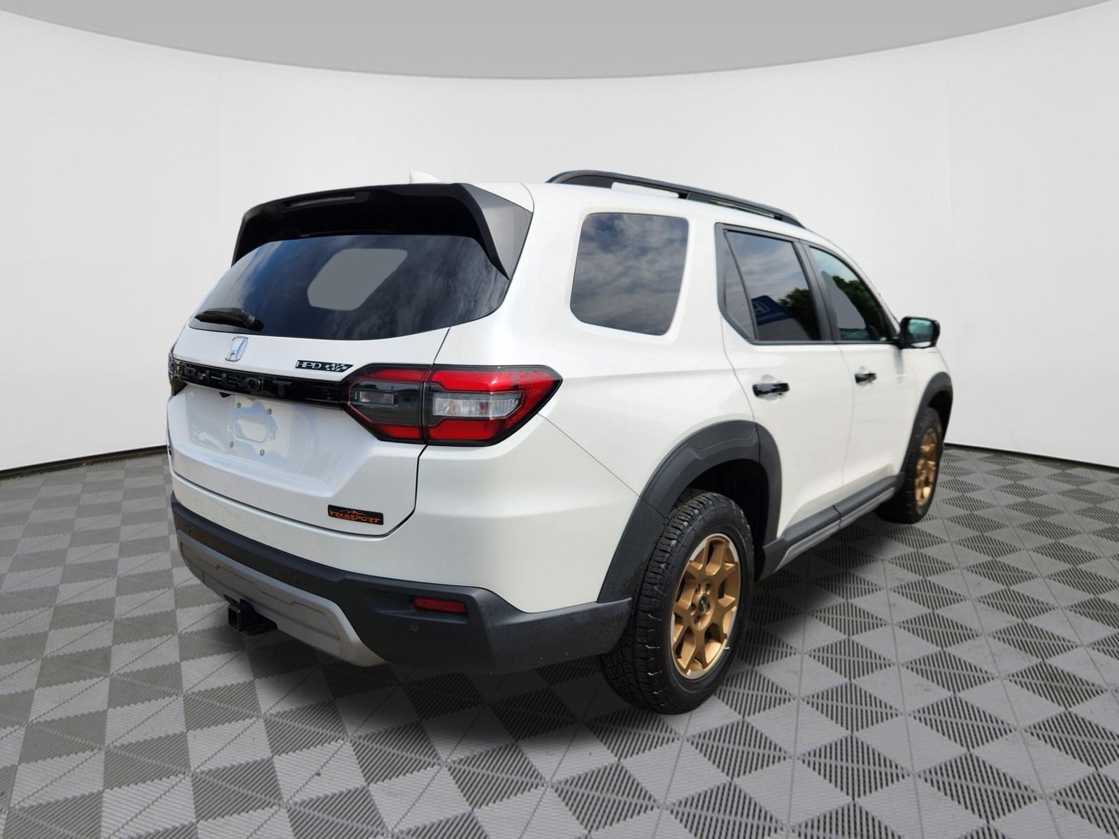 Certified 2024 Honda Pilot TrailSport image 4