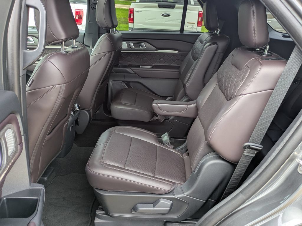 Used 2025 Ford Explorer Platinum w/ LUX Leather Package AWD/4WD image 11