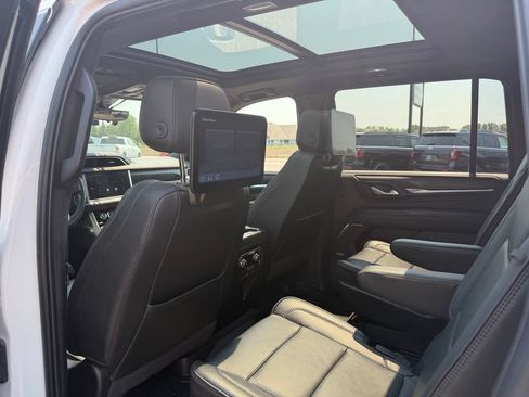 Used 2022 GMC Yukon XL Denali w/ Denali Ultimate Package AWD/4WD image 23