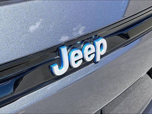 Used 2022 Jeep Grand Cherokee Summit w/ Advanced Protech Group IV AWD/4WD image 31