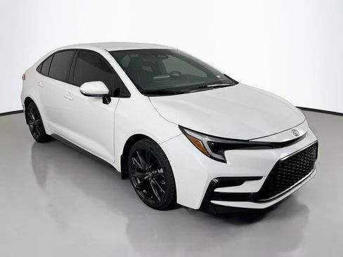 Used 2025 Toyota Corolla SE FWD image 4