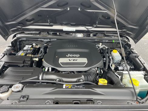 Used 2018 Jeep Wrangler Unlimited Sport AWD/4WD image 10