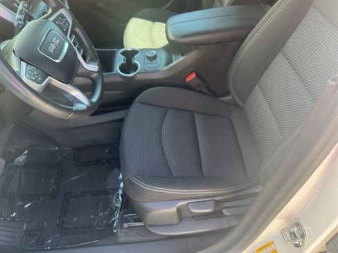 Used 2024 GMC Terrain SLE image 10