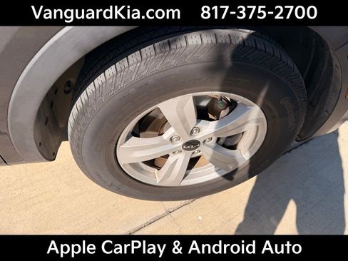 Used 2023 Kia Sorento LX image 11