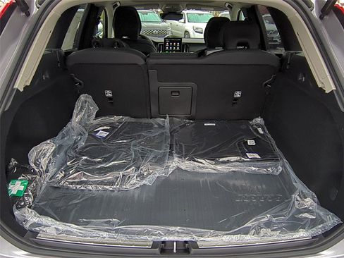 New 2026 Volvo XC60 B5 Plus w/ Protection Package Premier image 22