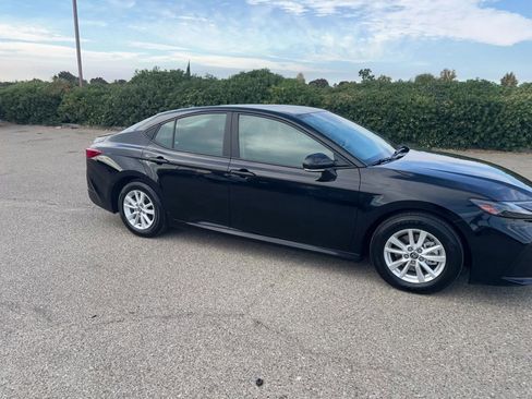 Used 2025 Toyota Camry LE image 2