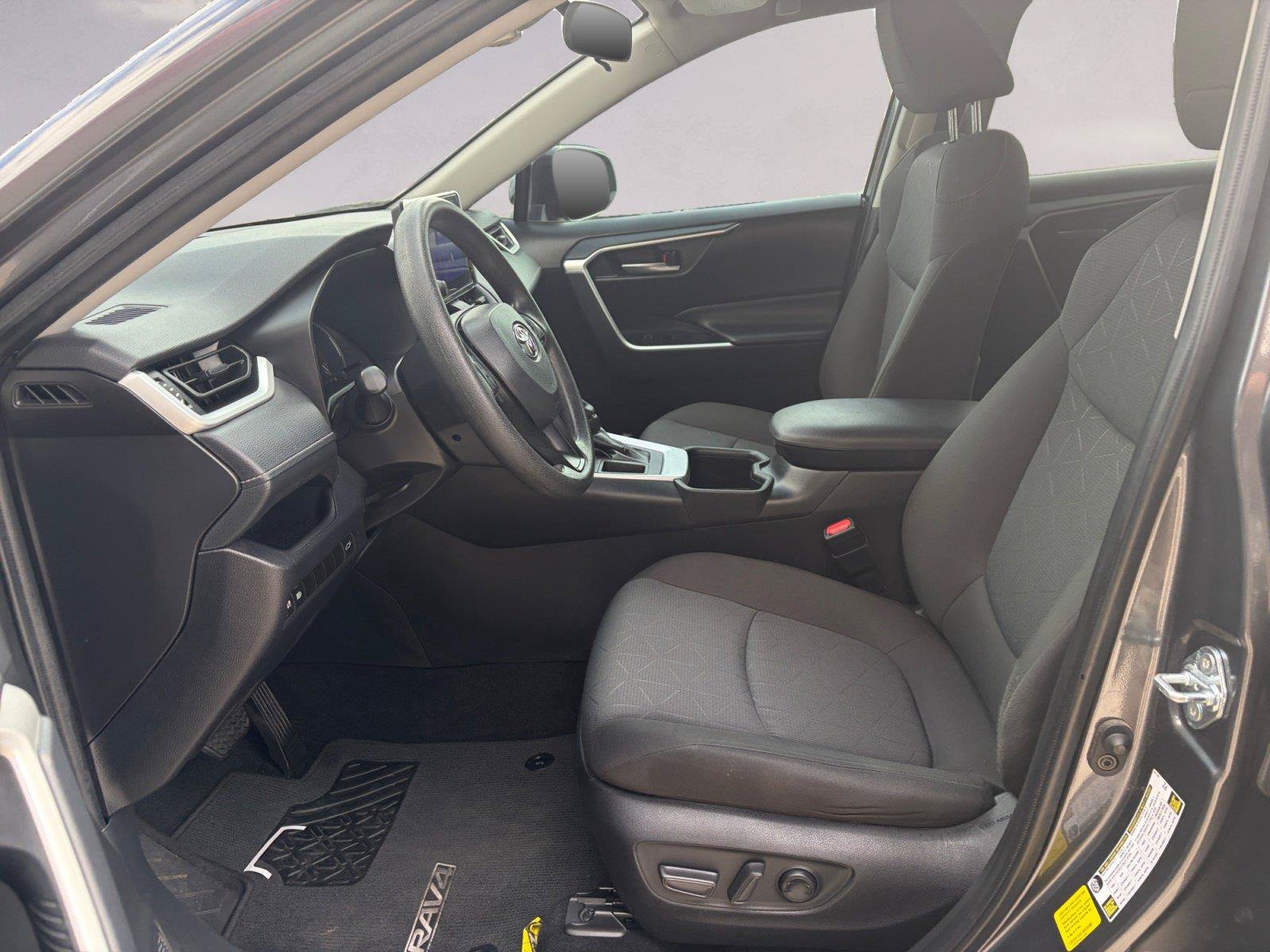 Used 2025 Toyota RAV4 XLE w/ Convenience Package FWD image 9