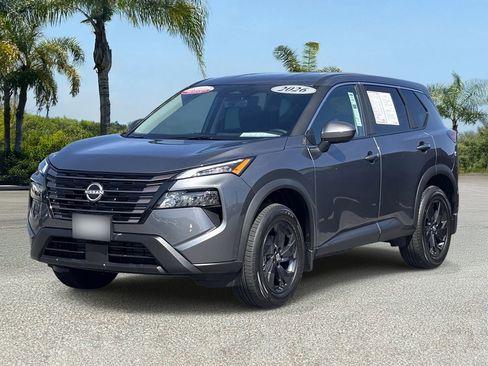 Certified 2026 Nissan Rogue SV FWD image 2