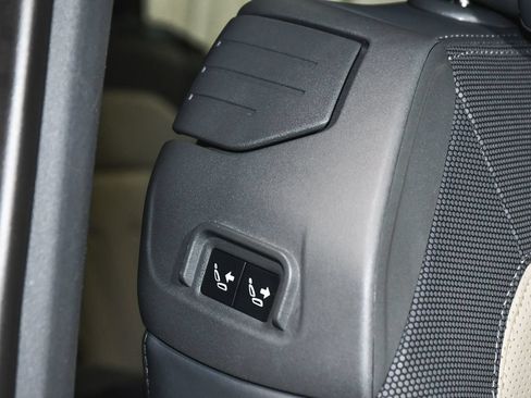 Used 2022 Land Rover Defender 90 X-Dynamic HSE AWD/4WD image 61
