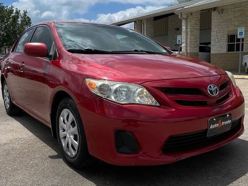 Used 2011 Toyota Corolla LE FWD image 3
