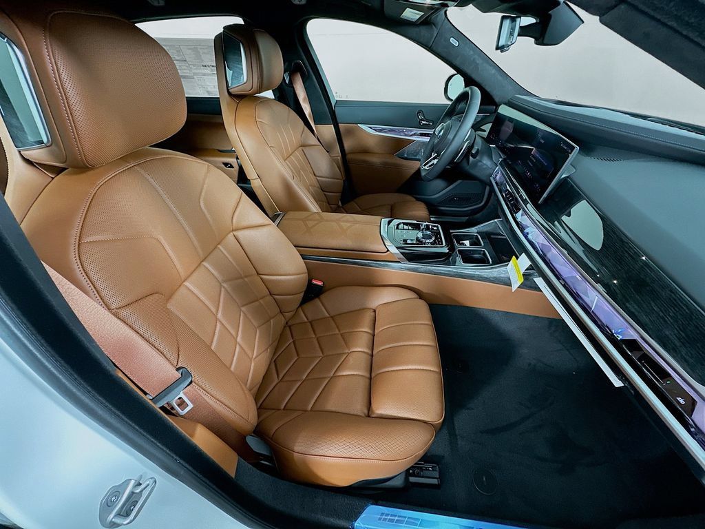 Used 2026 BMW 760i xDrive w/ Executive Package AWD/4WD image 34