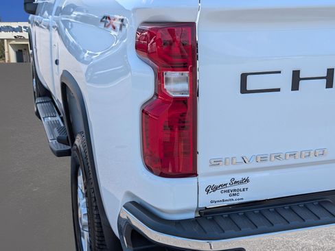 Used 2024 Chevrolet Silverado 2500 LT w/ Convenience Package image 11