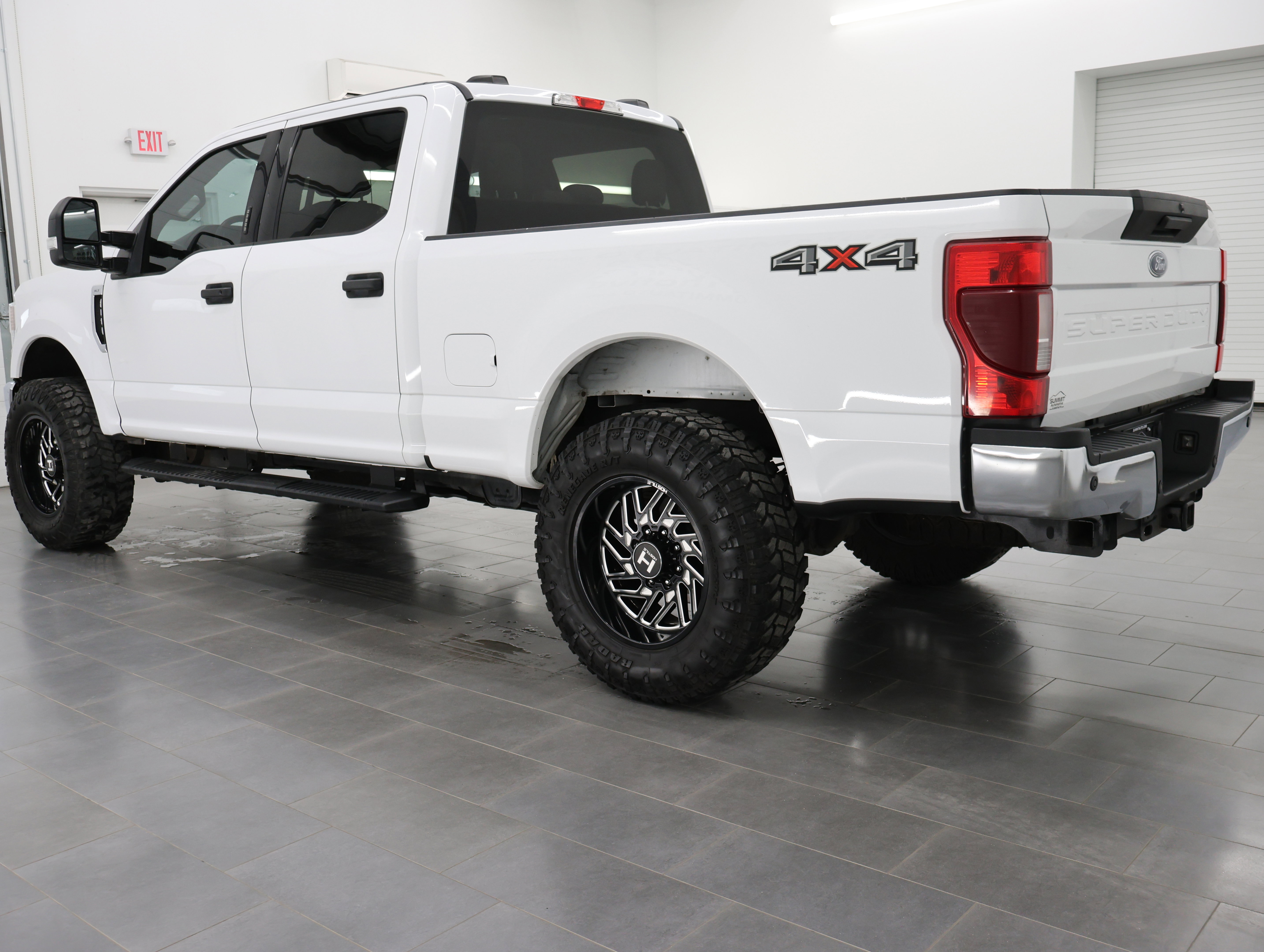 Used 2022 Ford F350 XLT w/ XLT Value Package AWD/4WD image 6