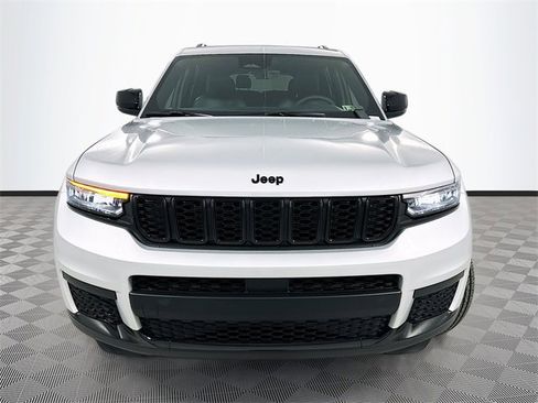 New 2025 Jeep Grand Cherokee L Altitude image 2