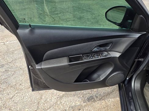Used 2015 Chevrolet Cruze LT FWD image 19