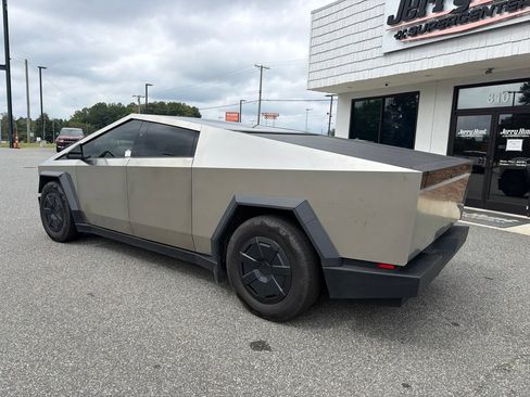 Used 2025 Tesla Cybertruck AWD Crew Cab image 5