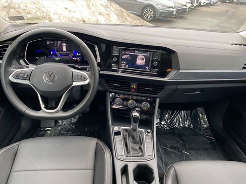 Certified 2024 Volkswagen Jetta SE w/ Panoramic Sunroof Package image 11