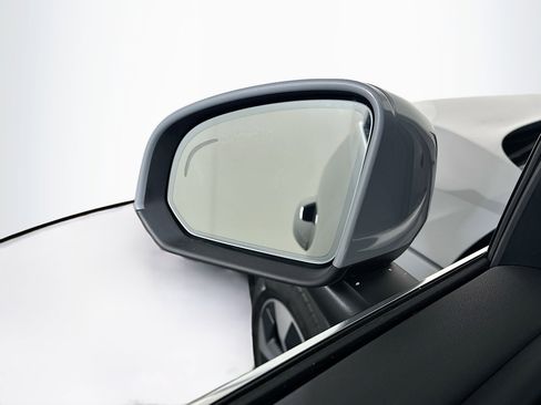 Used 2025 Volvo XC40 B5 Plus image 16