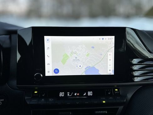 Used 2025 Toyota Camry SE w/ Convenience Package image 10