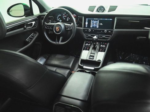 Used 2023 Porsche Macan image 32