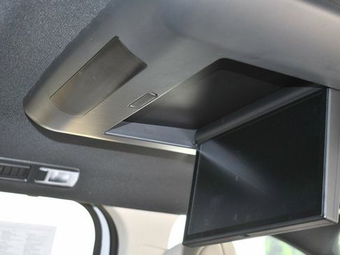 Certified 2025 Toyota Sienna Platinum image 29