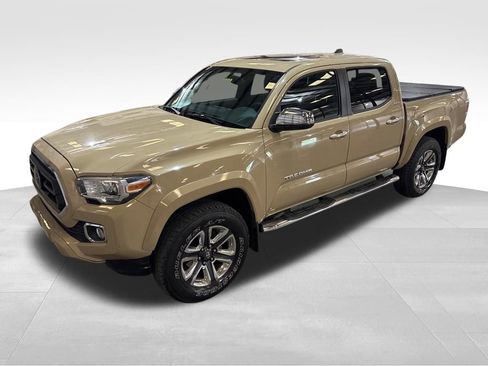 Used 2016 Toyota Tacoma Limited w/ Towing Package image 9