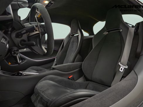 Used 2024 McLaren Artura RWD image 10