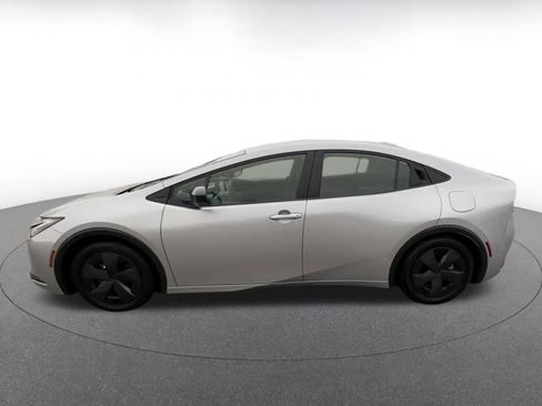 Used 2025 Toyota Prius LE image 9