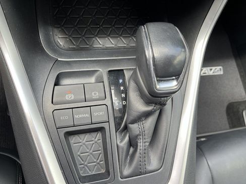 Used 2019 Toyota RAV4 XLE Premium FWD image 22