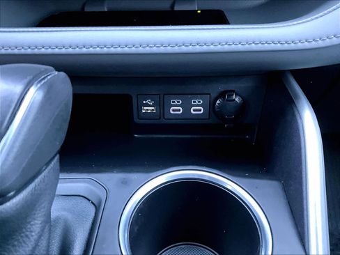 Used 2023 Toyota Highlander XLE image 28